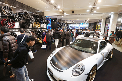 YOKOHAMA WHEEL ブース 多くの来場者で賑わっていた