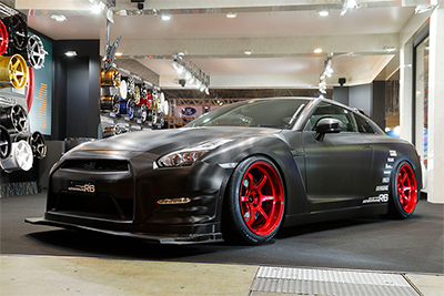 HKS R35 GTR + ADVAN Racing R6